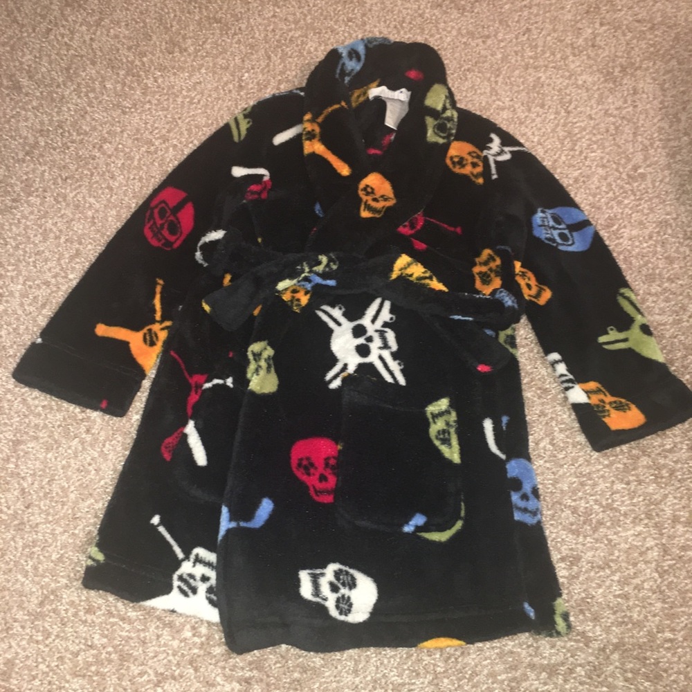 Komar Kids Black Plush Bath Robe Skulls Crossbones